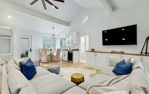 Lakefront Designer's Home on Lake LBJ - Kingsland, Texas