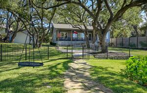 Lakefront Designer's Home on Lake LBJ - Kingsland, Texas