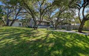 Lakefront Designer's Home on Lake LBJ - Kingsland, Texas