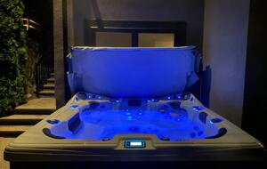 Home Exchange in British Columbia luxurious hot tub