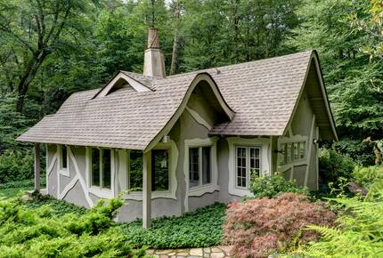 Quaint Highlands Cottage - Highlands, North Carolina