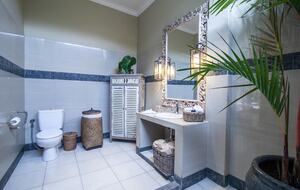 Home exchange in Ubud, Bali, bathroom next to family room