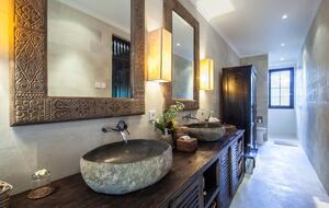 Home exchange in Ubud, Bali, master bathroom with dual vanity