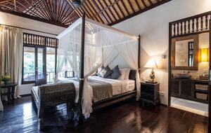 Home exchange in Ubud, Bali, four poster canopy bed in master bedrooom