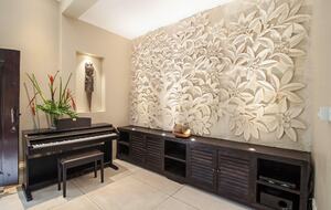 Home exchange in Ubud, Bali, Yamaha digital piano in dining area