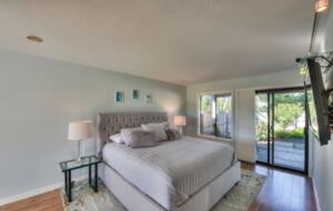 Second master bedroom with king bed