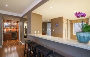 Home Exchange in Kahuku, HI, kitchen bar seats