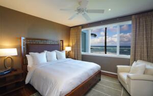 Home Exchange in Kahuku, HI, the first master bedroom with king bed
