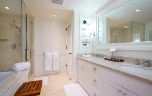 Home Exchange in Kahuku, HI, master bathroom en suite