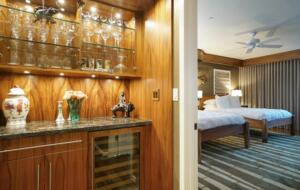 Home Exchange in Kahuku, HI, dry bar with wine cooler