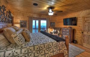 Home Exchange in Mineral Bluff, GA, master bedroom with balcony