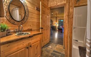 Home Exchange in Mineral Bluff, GA, bonus bathroom