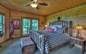 Home Exchange in Mineral Bluff, GA, cozy cabin guest bedroom