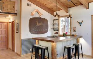 Big Bear BaseCamp Cabin - Big Bear Lake, California
