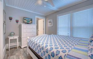 Home Exchange in Clearwater, FL triplex queen bedroom in main house