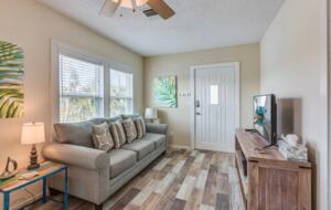 Home Exchange in Clearwater, FL triplex third house living space