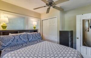 Home Exchange in Clearwater, FL triplex third house bedroom