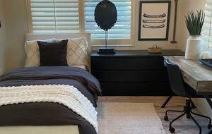 Home Exchange in Naples, FL den with office space and twin bed