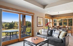 Home Exchange in Cle Elum, WA, luxurious couch