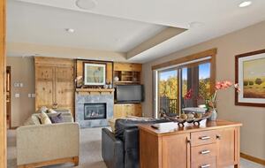 Home Exchange in Cle Elum, WA, living room with fireplace