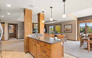 Home Exchange in Cle Elum, WA, island with seating