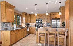 Home Exchange in Cle Elum, WA, stunning wood kitchen