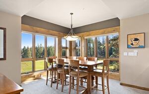 Home Exchange in Cle Elum, WA, dining nook with incredible views