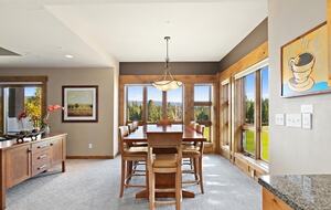 Home Exchange in Cle Elum, WA, dining table with luscious greens