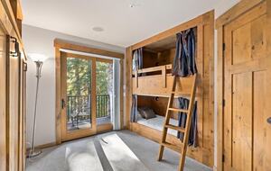 Home Exchange in Cle Elum, WA, bunk beds with privacy curtains