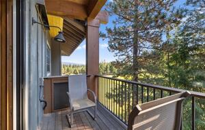 Home Exchange in Cle Elum, WA, more balcony seating