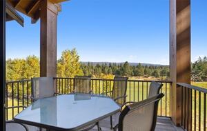 Home Exchange in Cle Elum, WA, deck with dining option