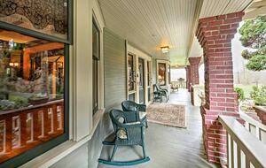 Home Exchange in Auburn, WA, front porch with room for everyone