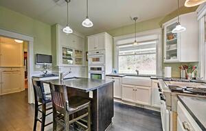 Home Exchange in Auburn, WA, kitchen with farmhouse sink