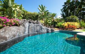 Hawaiian paradise with solar-heated pool