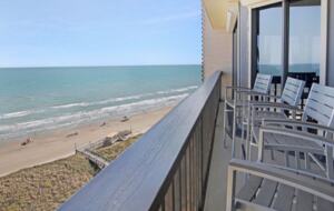 Balcony with views of the ocean