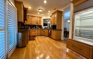 Home Exchange in Virginia Beach, VA large kitchen with great appliance