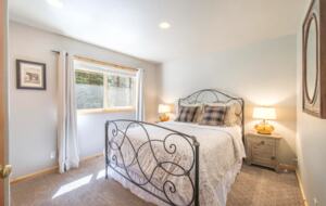 Home Exchange in Truckee, CA, guest bedroom 1 with queen bed