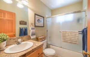 Home Exchange in Truckee, CA, full guest bathroom