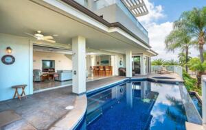 Infinity pool with spa