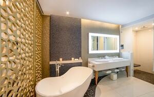 Home exchange in Los Cabos at Garza Blanca Resort, second full bath