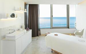 Home exchange in Los Cabos at Garza Blanca Resort, spa massage beds
