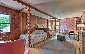 Spacious bedroom with 2 full beds