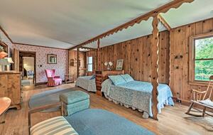 Spacious bedroom with 2 full beds