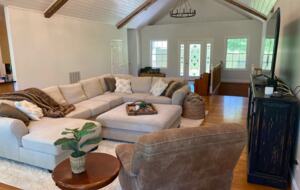 Home Exchange in Winchester, TN family room with luxurious new seats