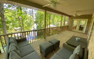 Home Exchange in Winchester, TN patio with lounge seats