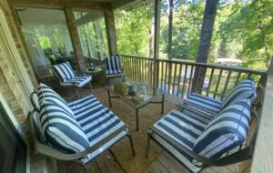 Home Exchange in Winchester, TN second patio with lounge seating