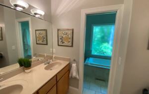 Home Exchange in Winchester, TN master en suite with tub
