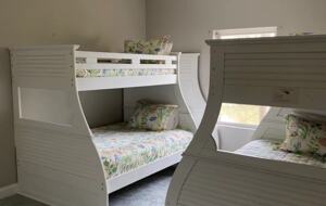 Home Exchange in Winchester, TN guest bedroom with queens and twins