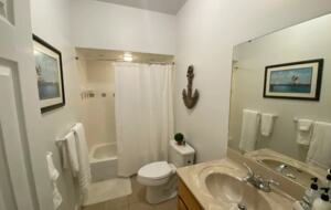 Home Exchange in Winchester, TN guest bathroom