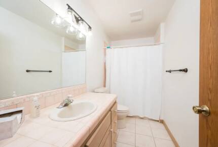 Home Exchange in San Miguel, CA guest bathroom with shower tub
